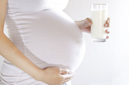 孕妇更容易得尿结石，怀孕期间出现尿结石该怎么办
