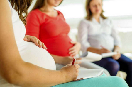 孕期胎儿过小是营养不良造成的吗？