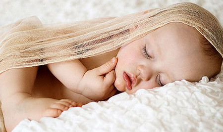 宝宝几点上床睡觉最好？想宝宝高个子、好身体必须知道！