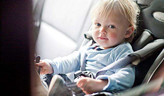 宝宝坐飞机的注意事项 十一带宝宝出游搭乘飞机要注意些什么