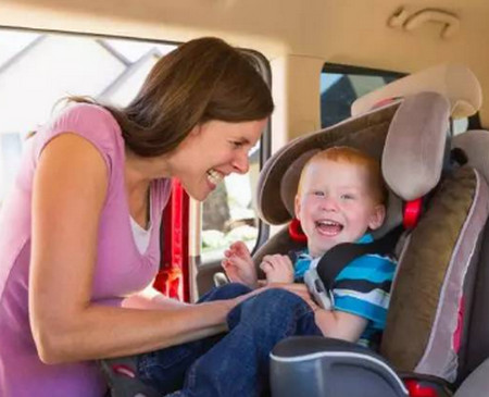 宝宝不肯坐安全座椅，如何让孩子坐安全座椅？