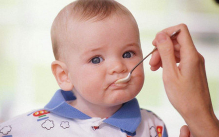 1岁的宝宝不接受配方奶怎么办？ 能喂酸奶吗