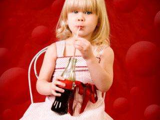 宝宝喝可乐有什么影响 小孩过量喝可乐原来危害这么大