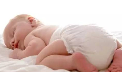 宝宝用错尿不湿导致尿道感染，别再让你的无知祸害宝宝！