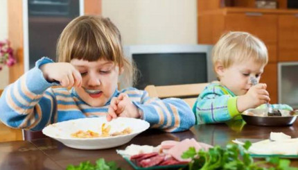 这6种食物影响孩子智力发育，你还在给孩子吃吗？