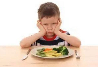 孩子光吃饭不长肉是怎么回事？5个推拿方法应对宝宝脾虚！