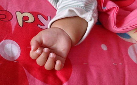 宝宝手上出现疱疹是怎么回事？有哪些疾病容易引起