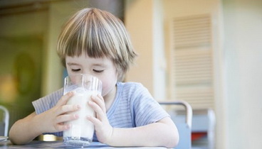 宝宝补钙别喝这3种“假牛奶”，越喝越伤害身体健康