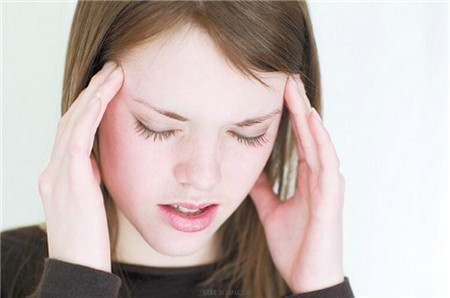 来月经为什么会头痛 导致经期头痛的6大原因一定要注意
