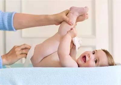 给女宝宝用尿不湿要注意这3点，宝妈千万不能大意！