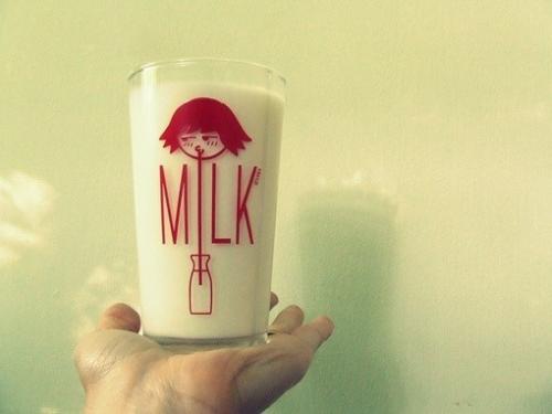 1岁半宝宝可以喝纯牛奶吗 孩子几岁喝纯牛奶最好