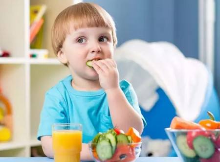2岁宝宝食谱一日三餐 早中晚餐怎么吃最健康最营养
