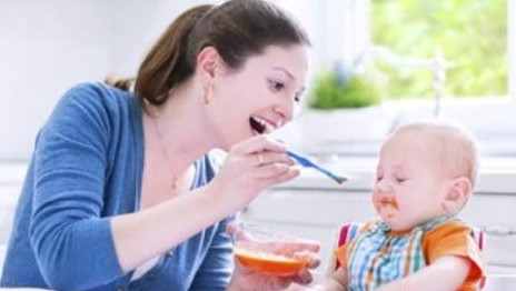 什么时候给宝宝添加辅食？宝宝自己会告诉你！