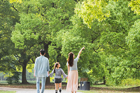 孩子喊耳朵疼怎么回事 可能是发炎也可能是鼻咽部疾病 孩子喊耳朵疼怎么回事 可能是发炎也可能是鼻咽部疾病