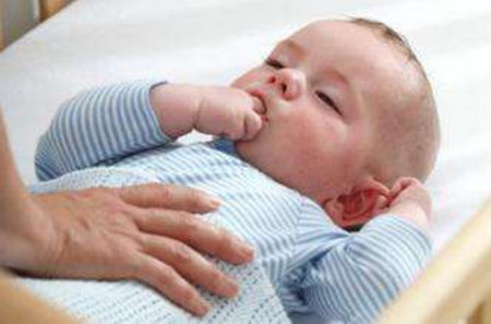新生兒腹脹的原因有哪些？如何處理？