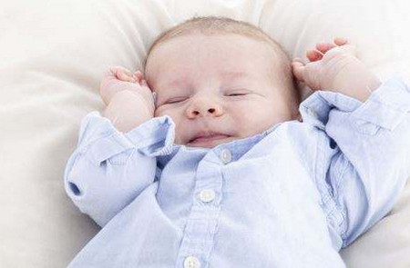 新生儿母乳性黄疸的病因是什么？如何治疗？