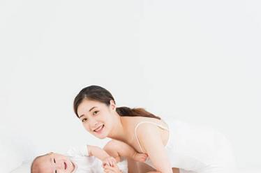 母乳喂养的宝宝什么时候断奶最好 根据宝宝发育决定断奶时间3