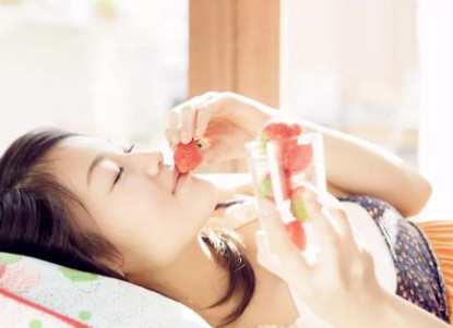 备孕期间，女性多吃哪些食物更助于怀孕？