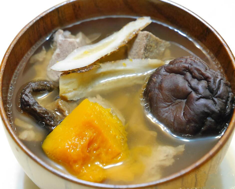 南瓜香菇黄芪排骨汤 提升免疫力的药膳汤