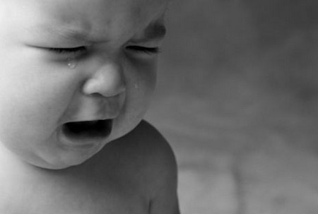 宝宝夜哭的时候，你是怎么做的呢？