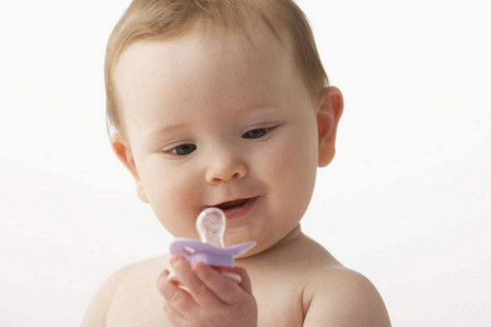 安抚奶嘴对宝宝牙齿及健康有那么大的伤害吗？