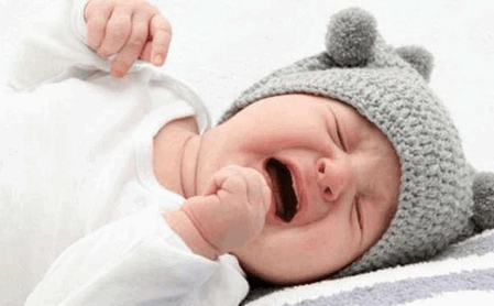 宝宝夜哭是因为饿吗？想不到！解决夜哭有妙招。