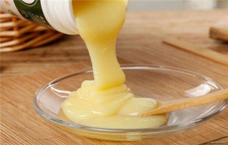乳腺增生可以吃蜂王浆吗 服用蜂王浆一定要注意这些