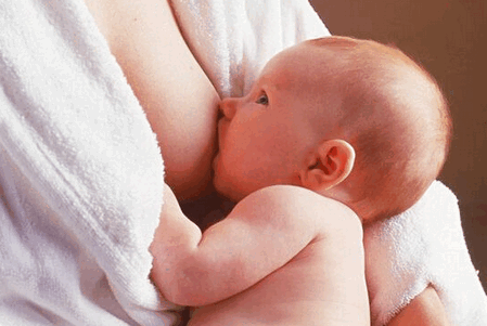 妈妈乳房小，如何保障婴儿吃得饱？