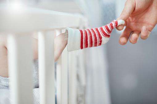 宝宝睡觉不喜欢穿袜子怎么办 保暖措施这样做