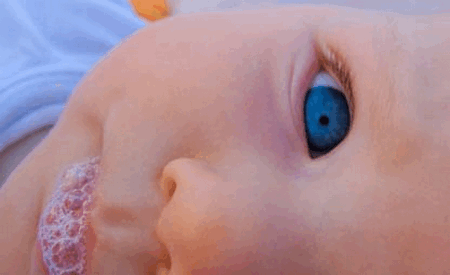 何时宝宝吐泡泡要特别小心，你知道吗？