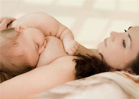 为什么母乳有点偏蓝色 这些原因要知晓