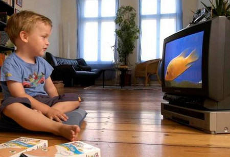 小孩多大可以看电视？3岁以内不能看？