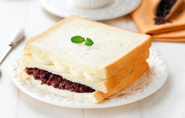 自制紫米面包怎么做 老少皆宜的超软微甜下午茶美食