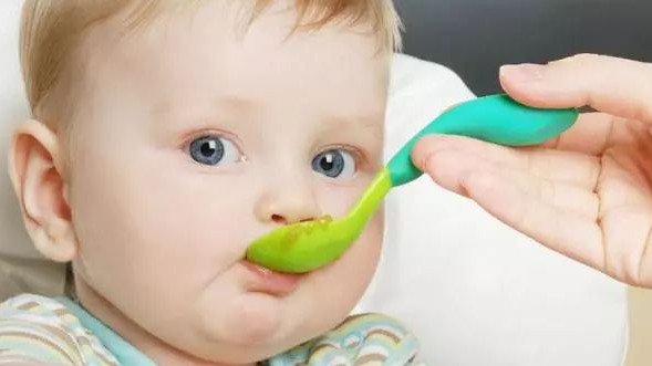 寶寶多大可以吃大人飯菜？千萬別過早了！