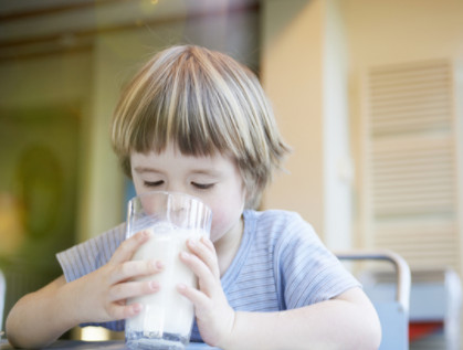 这5种牛奶，千万要少给孩子喝！