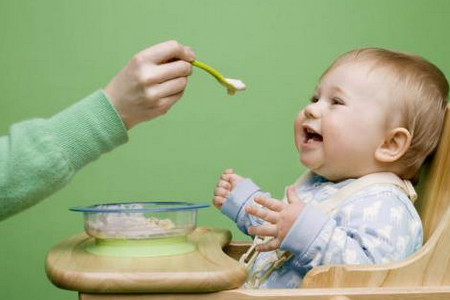 1歲內寶寶飲食，寶媽不要輕信“過來人”的經驗！