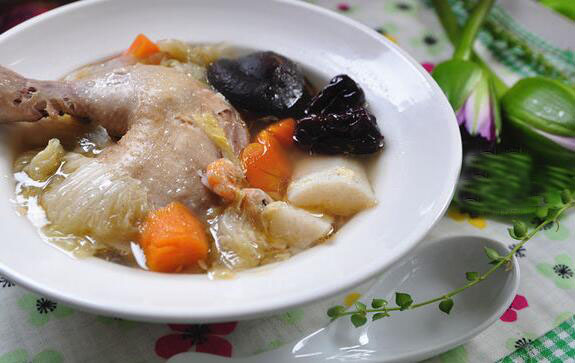 白菜山药炖鸡汤 好喝又暖胃的滋补汤品