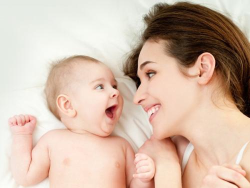婴儿怎么认识妈妈 原来宝宝是这么区分妈妈和别人的