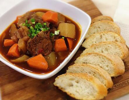 牛腱炖萝卜 暖胃的冬季料理