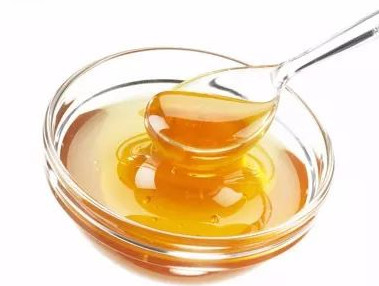 多大的宝宝可以吃蜂蜜？蜂蜜真的能预防便秘吗？