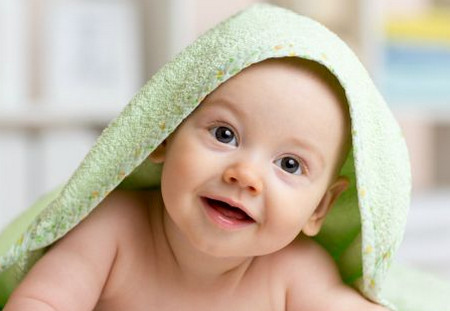 宝宝两个月头型有些歪，怎么分辨是不是斜颈呢？