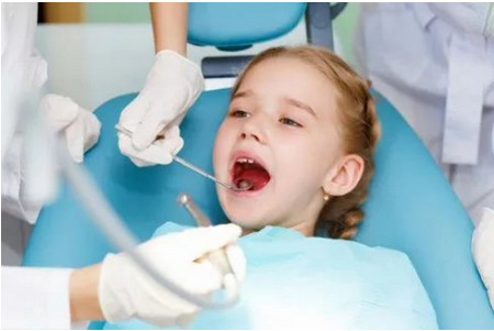 乳牙龋坏会危害孩子全身，还在等换牙可能就晚了！