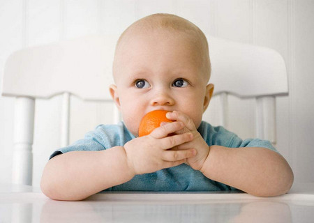 宝宝添加辅食后，这件事别忘记做，以免影响到宝宝发育！