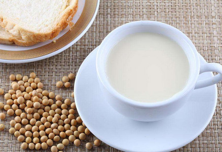 孕妇摄入营养，豆浆和牛奶哪个更强？