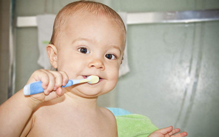2-6岁宝宝如何正确刷牙？妈妈必备刷牙技巧！