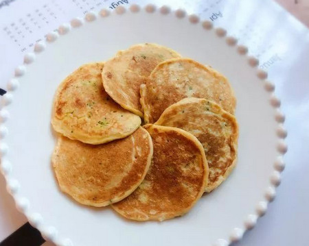 燕麦西兰花蛋饼的做法，意犹未尽的早餐饼