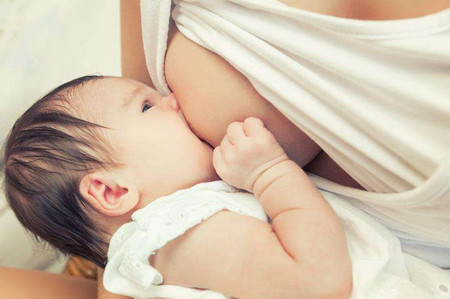 舒适的喂养姿势是哺乳成功的关键，你会喂奶吗？