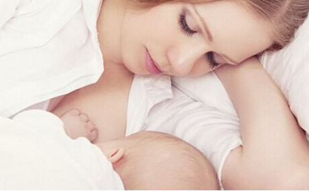 宝宝吃奶的姿势暴露未来的性格，你家宝宝是什么性格呢？
