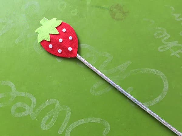 不织布草莓魔法棒制作过程