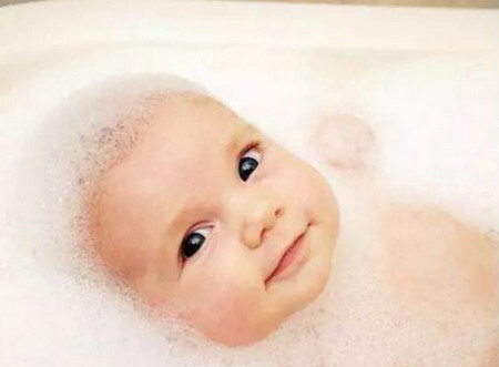 宝宝不爱洗头怎么办？该怎么解决这个问题？